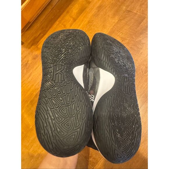 Nike Kyrie Flytrap Basketball Shoes Men’s 10.5 Black Neon Green Athletic Sneaker - Picture 4 of 6